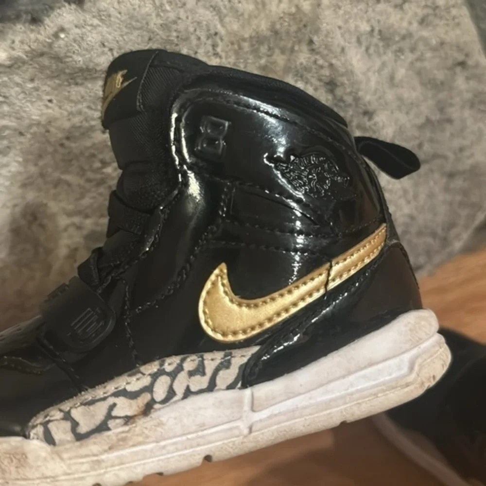 Nike Air Jordan Legacy‎ 312 Black Metallic Gold / White AT4040 007 Size 6C
